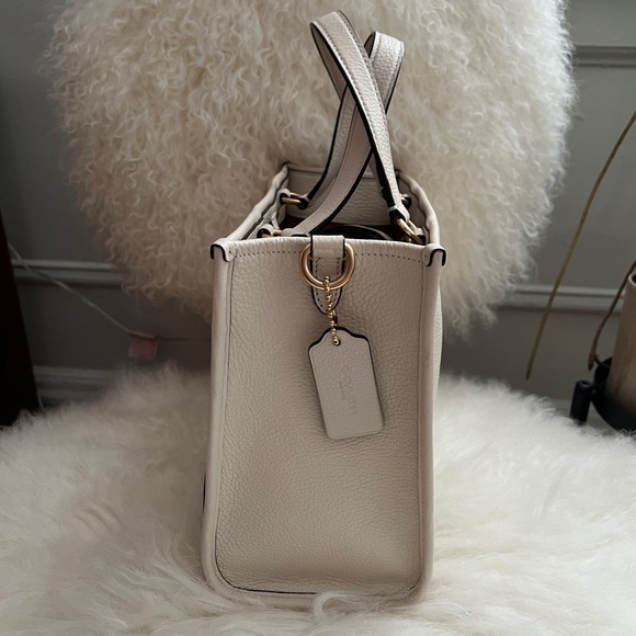 Coach Dempsey Carryall tote 30 NWOT - Picture 4 of 8